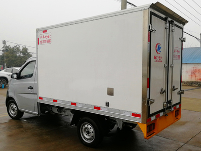 高效多能，冷鏈物流新利器——長安冷藏車隨車吊應用解析