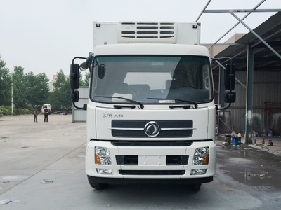 東風天錦6.1米冷藏車與高空作業車 專業領域的可靠伙伴